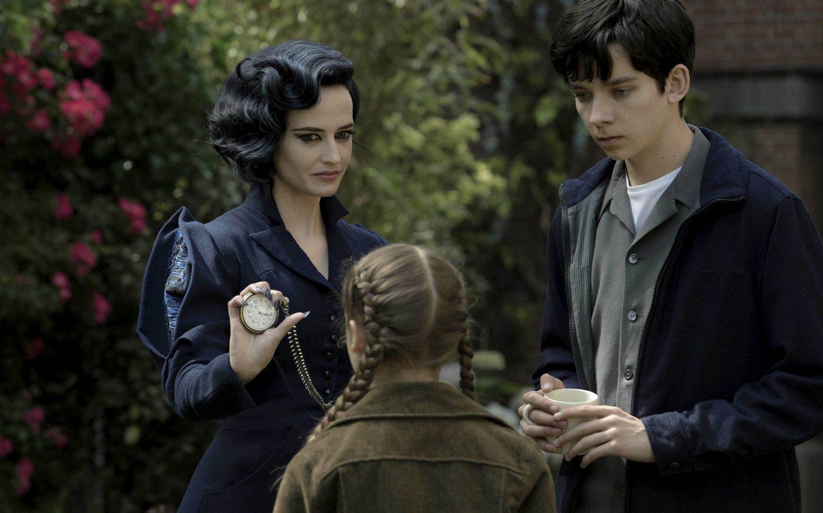 Copiii domnisoarei Peregrine: Intre doua lumi - dar amandoua ale obisnuitului neobisnuit Tim Burton